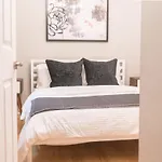 Amazing 2Br Condo In Heart Of Old City